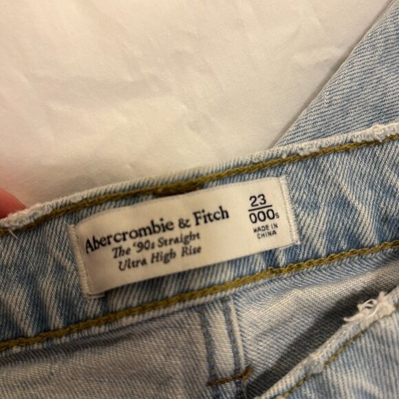 Abercrombie Ultra High Rise 90s Straight jeans split hem 23S - Picture 2 of 3